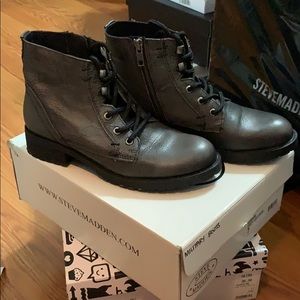 Low-cut military boots